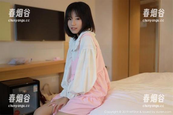 MFStar模范学院 - 当小奶瓶呜呜遇上吊带：私拍图包送你一个小惊喜