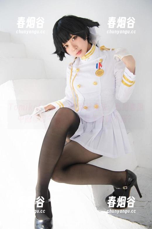 Tomiko(とみこ)的网袜魔法：私拍套图中的奇幻午后，小白鞋怎么能不搭？