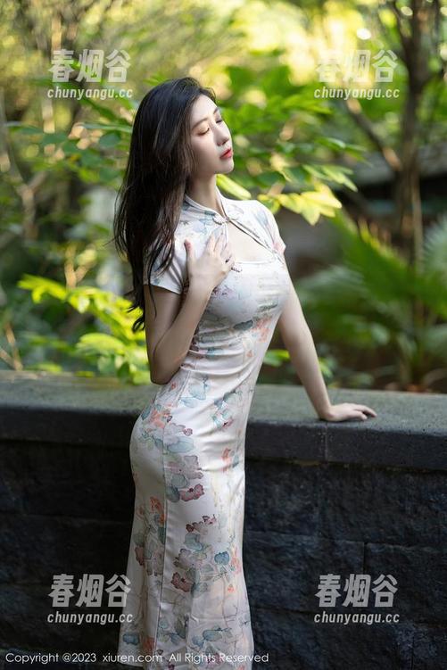 Xiuren秀人网 - 严利娅Yuliya的兔女郎套图，下载后不知不觉被萌化！注意，看久了会陷入兔耳朵的诱惑哦～