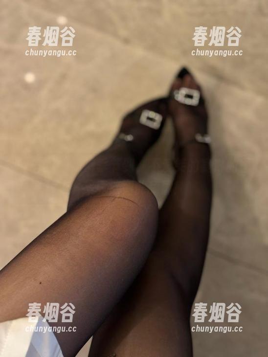 微密圈 - 短裤季节到，不爱笑的赛琳的图集竟然如此舔屏！