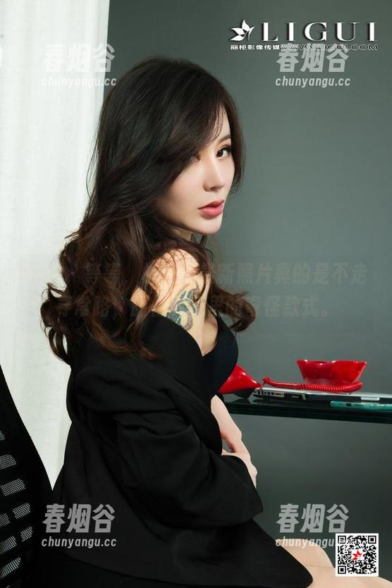 丽柜 - 等等，桃子的最新照片真的是不走寻常路，丽柜典藏里的奇怪款式。