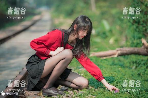 深潜云端，兔玩映画白丝JK死库水写真：一键撩拨心弦！