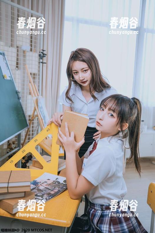 喵糖映画深知无圣光的魅力，蕾丝荷叶边泳衣就像轻声细语，图包里的每一帧都在低语。