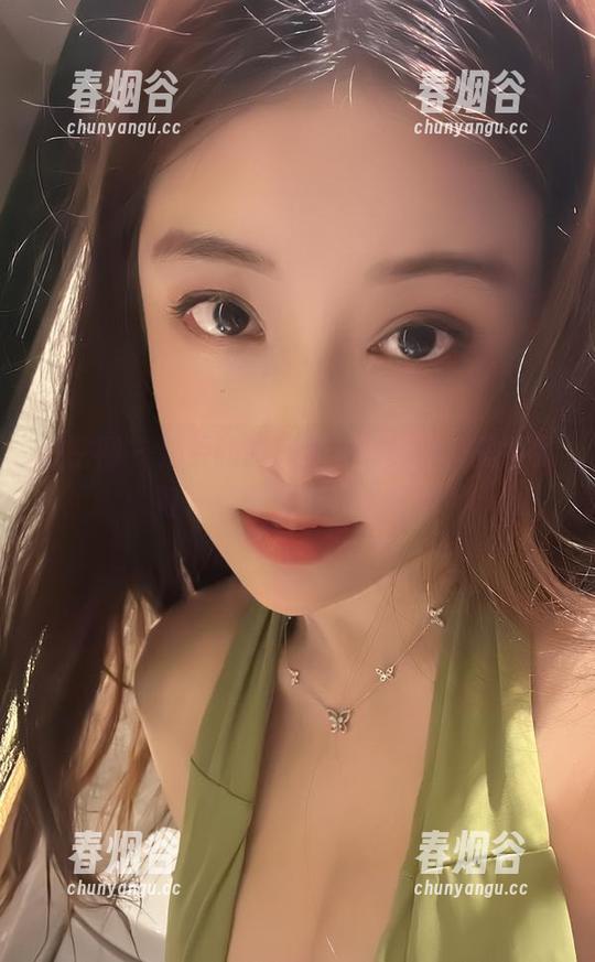 微密圈 - 奶雯的超短黑皮裙合集，里面的每一张图片都在讲故事