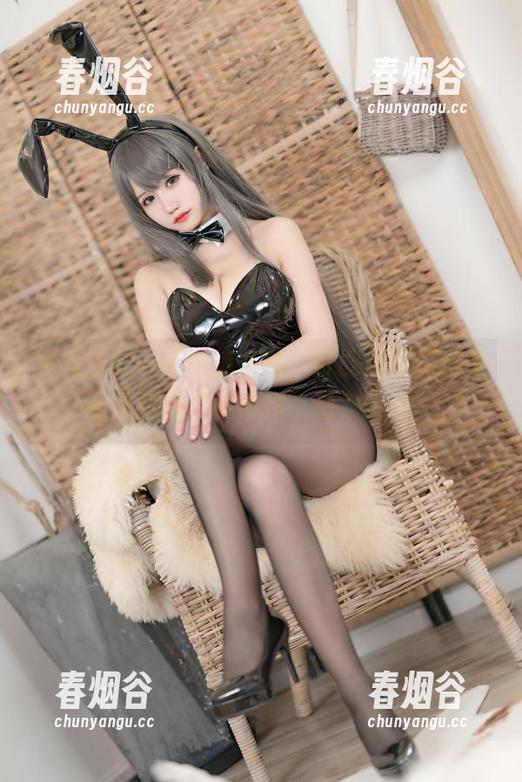 小仓千代w的短裤写真，可能是我见过最能炫耀的“小动作”吧，哈哈。