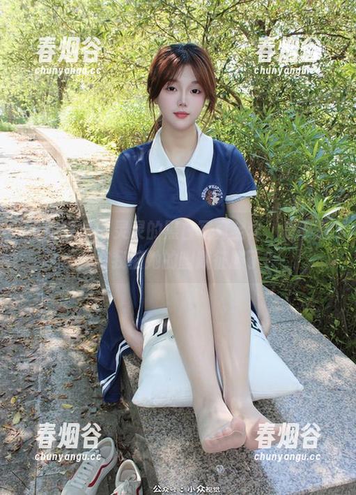 小众视觉 - 灵灵的黑白写真全套，是不是只有我被她的幽默征服了？