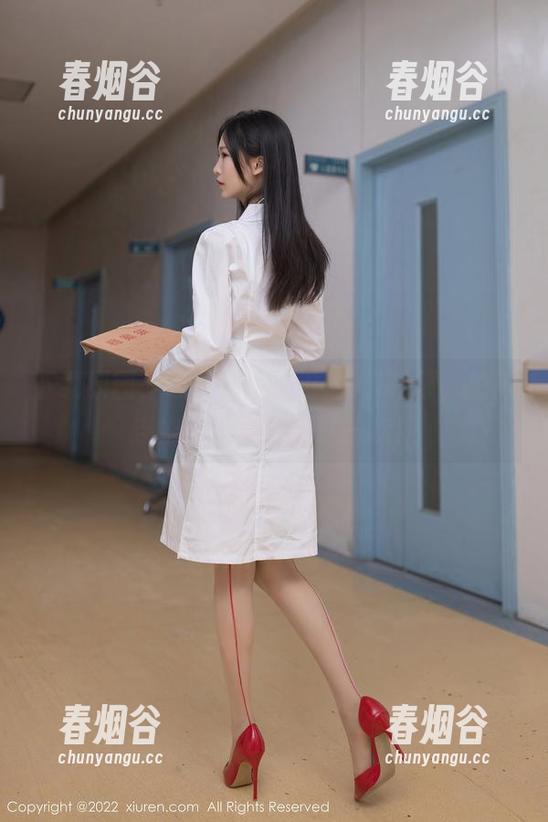 下载原图，瞧瞧抖娘利世的JK制服，拍得连她自己都想再穿一次！
