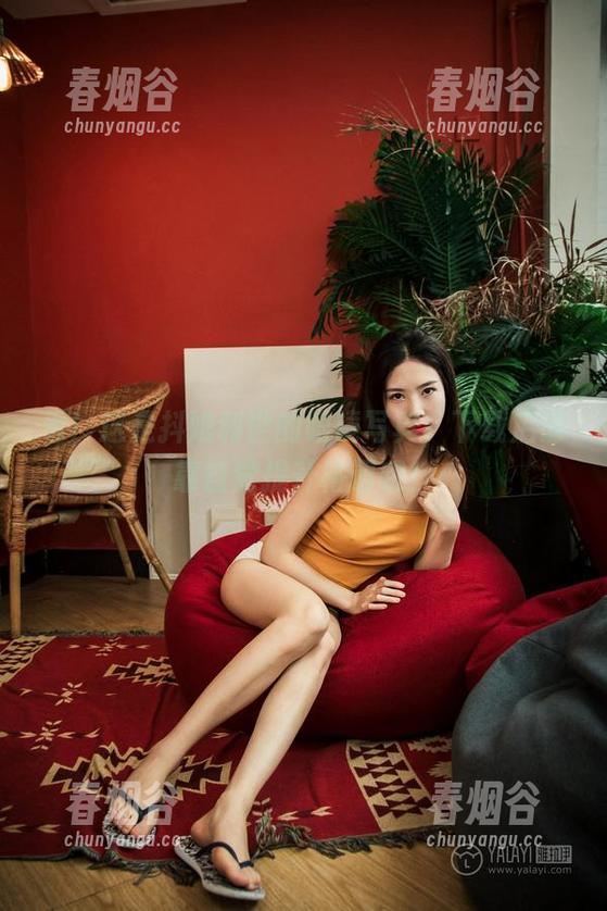 看！这是抖娘利世的眼镜写真，下载后请靠自觉提升格调哦！
