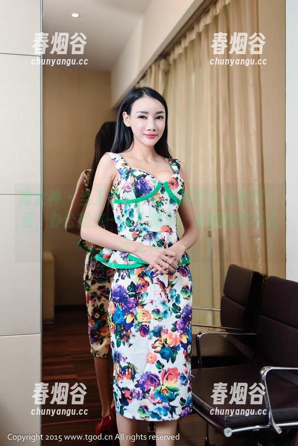 推女神 - 当王婉悠把拍照和开会结合在一起，办公室这一刻太绝了，点滴收获不止于工作！