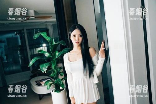 不得不说，普美Bomi(보미)的高跟鞋穿得太绝，原图看到就想做壁纸。