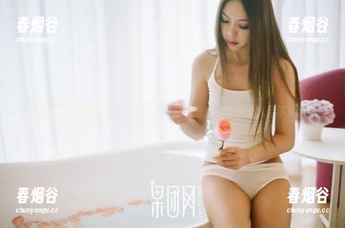 果团网 - 当美图遇上礼服：龚玥菲这组合集可真让人目不转睛！
