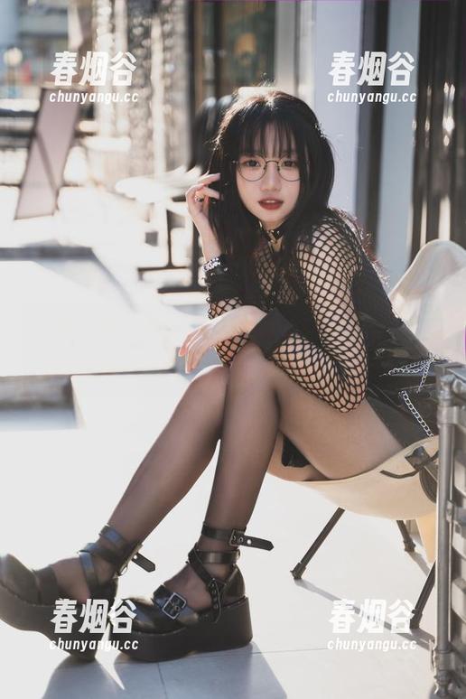 这组花嫁写真，柒柒要乖哦开心得快要飘起来了，巧妙的隐约性感。