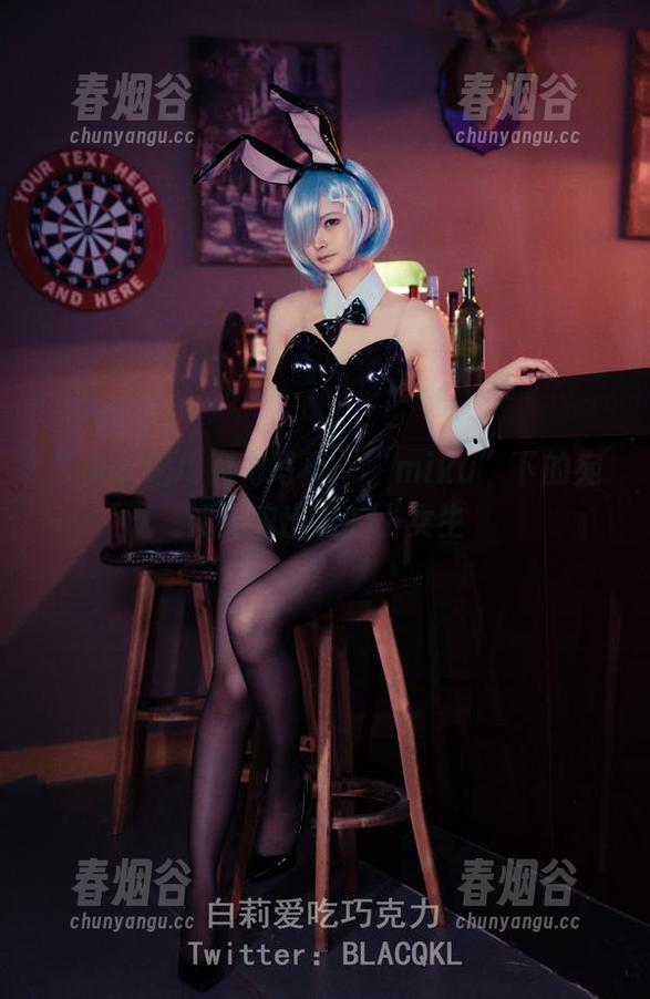 白莉爱吃巧克力写真：“miku”下的宛如灵魂出窍的小女生