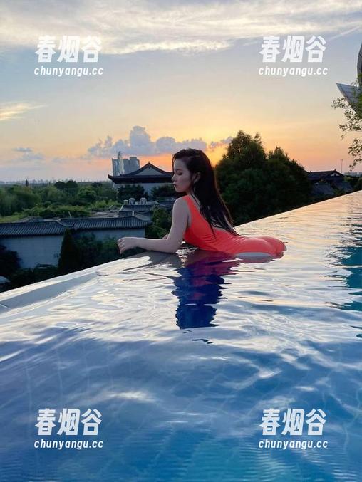 微密圈 - 修女风的禅雨儿Lynne，她在图库里静坐，一股微妙的引力正在逐渐扩散。