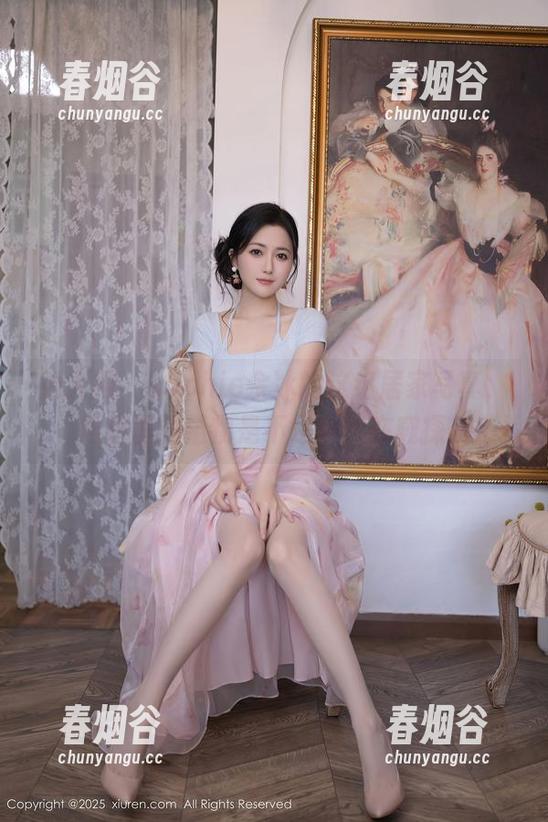 秀人网 - sophie余冰的这组居家写真，角落里的植物是不是偷偷在窥探？