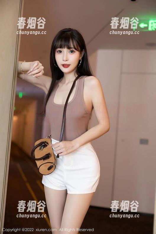 秀人网 - 被糯美子nini的礼服搞得心痒痒，高清版想下载又有点不敢。