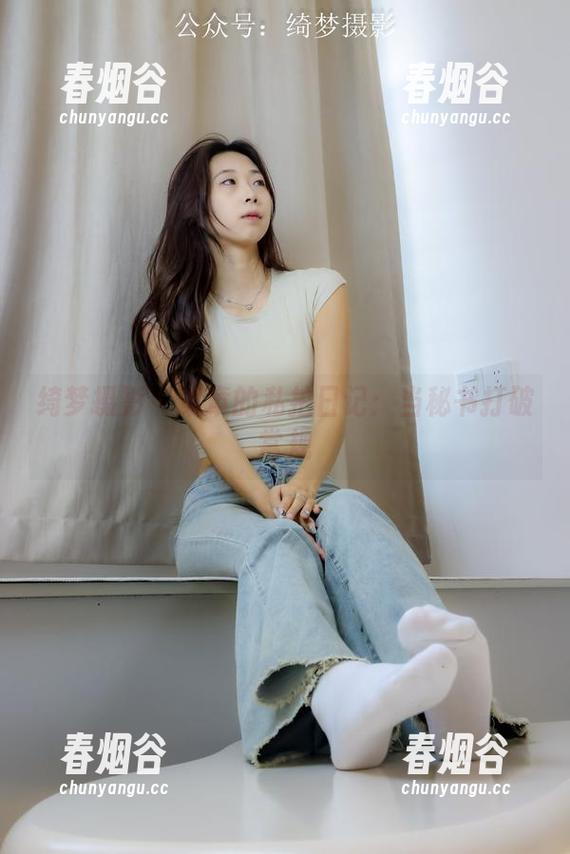 绮梦摄影 - 章章的私拍日记：当秘书打破常规