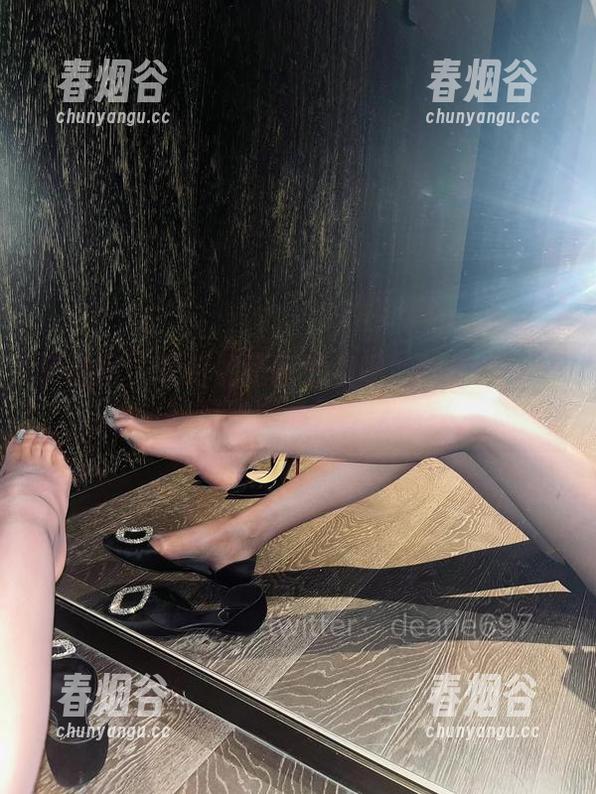 微密圈 - 说好的圣诞气氛呢？脸红Dearie的写真资源是真空吗？