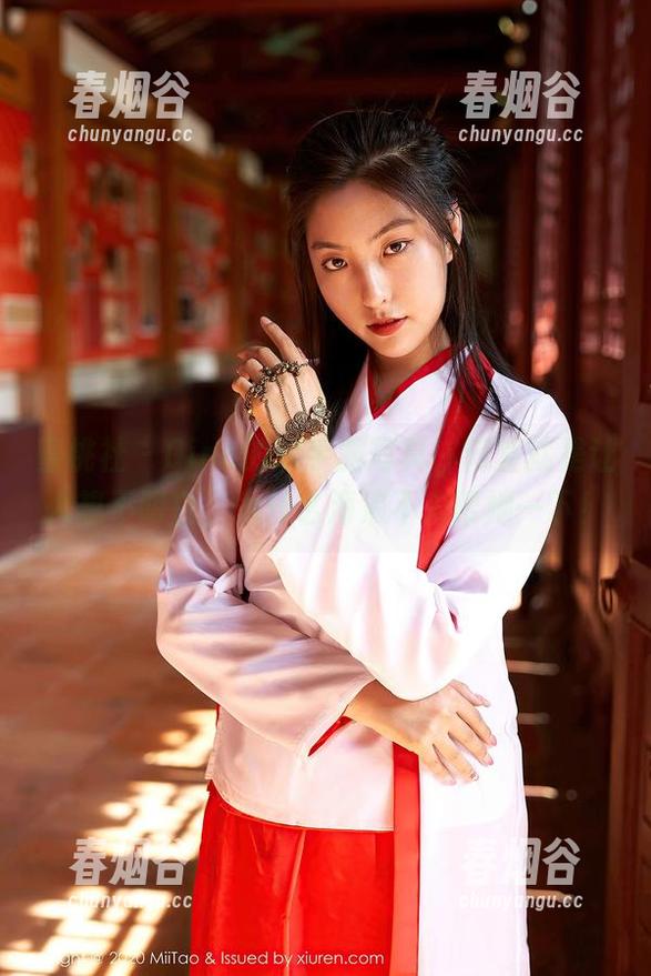 蜜桃社-Gina 蜜桃社 - Gina的水手服写真,简直就是让人想不明白,为什么海浪不来帮她一下!