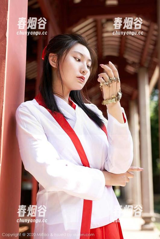 蜜桃社 - 梦乃Mandy的礼服变魔术：原图展示她如何把自己变得更…有趣！