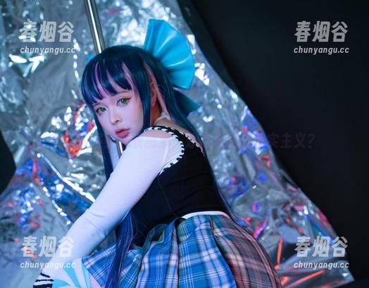 高清阿寨寨泳衣图集，泳池里的超现实主义？
