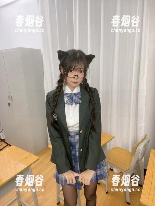 香草喵露露的灰丝写真分享：是不是该发个荣誉证书了？